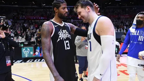 中超第29轮：申花与深圳新鹏城2-2握手言和，精彩对决瞬间回顾