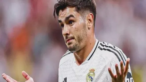 “安东尼背后铲球被红牌罚下，恐缺席皇马之战！”